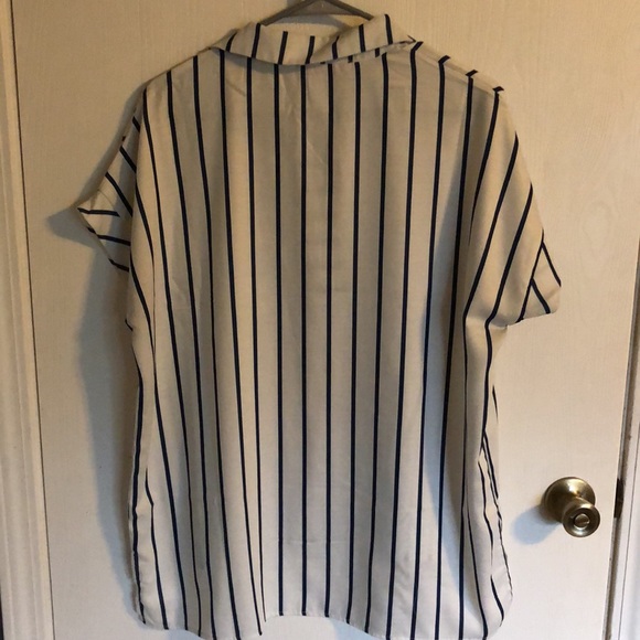 Short sleeve Long torso Top - Picture 3 of 4